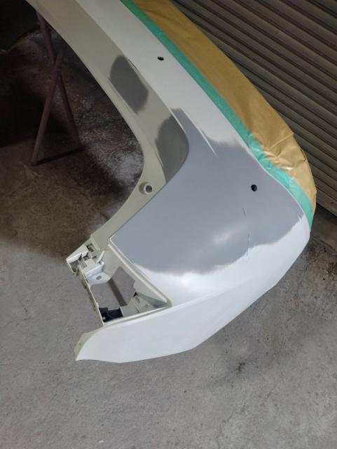 トヨタ　プリウス　板金・外装補修　リアバンパー　リアゲート
