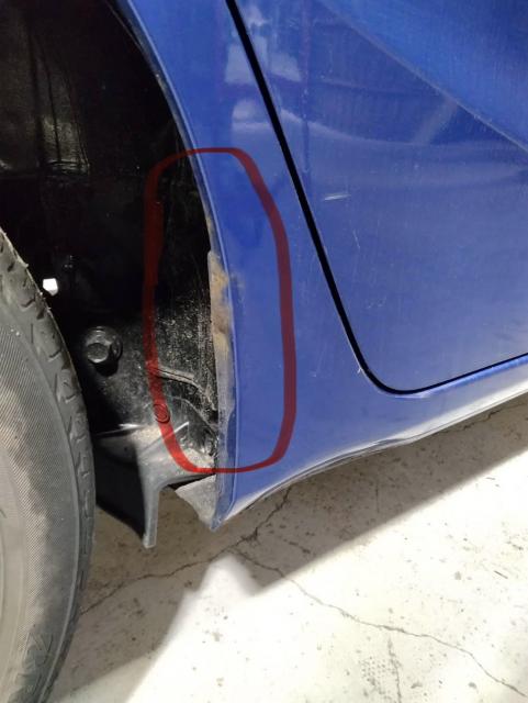 ホンダ　フィット　板金・外装補修　サビ修理
