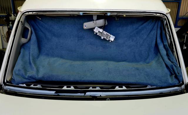 大阪府茨木市　スズキ　エブリイ　飛び石　フロントガラス交換　エーミング　GLASSIC（グラシック）