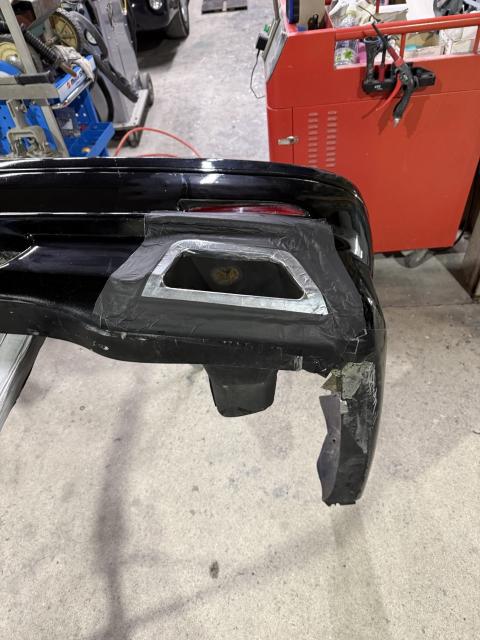 トヨタ　ハイエースバン　板金・外装補修