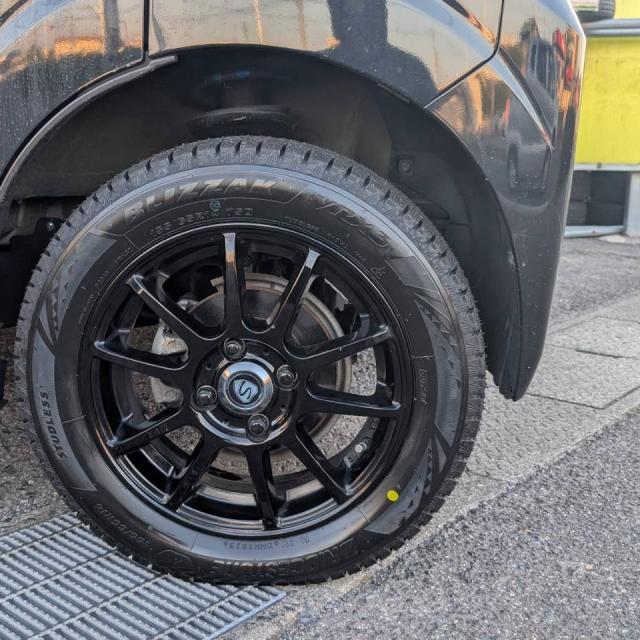 スズキ　エブリイ　新品スタッドレスタイヤのブリヂストン BLIZZAK VRX3　155/65R14の4本に交換【福山市　府中市　神石高原町　井原市　笠岡市　持込でのタイヤ交換大歓迎受付中！Web予約もOK！！】