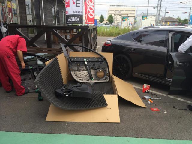 ☆ポルシェ パナメーラのパワーウィンドウ修理☆
