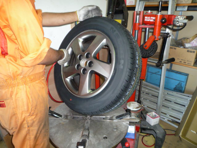 MPV タイヤ　持込み交換