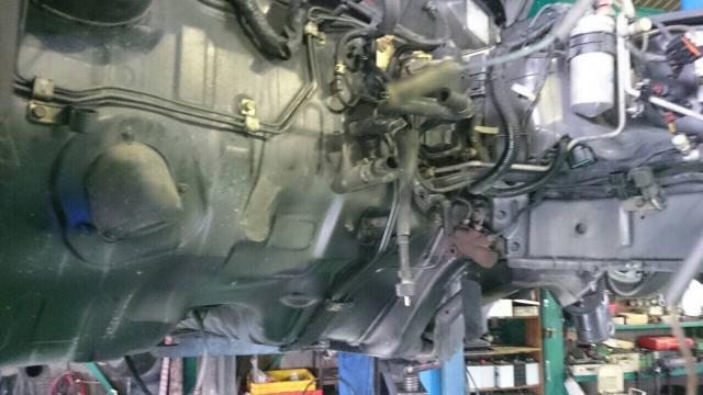 エンジン載せ替え作業中！ 三菱トッポ