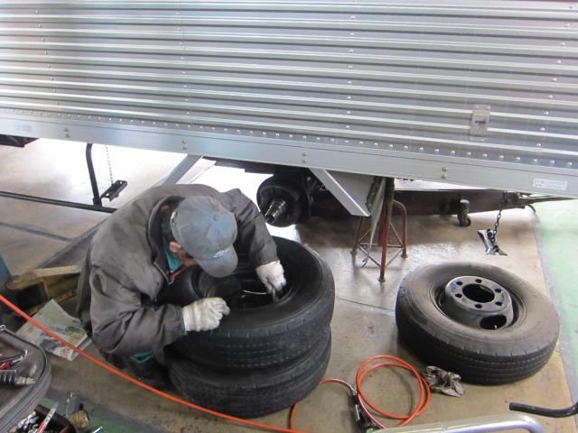 軽自動車からトラックまで・・・お車の整備ならお任せ！
