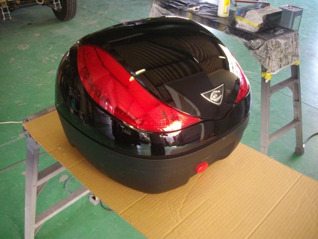 バイクのパーツ色変え塗装。