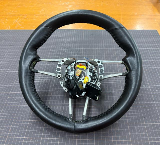 ポルシェ　７１８ケイマン　3BA-9B2NA　ハンドル張替え　ステアリングホイールサイズ変更　名古屋市緑区ハンドル張替え　大府市土日ポルシェ車検　名古屋市土日ケイマン修理　東海市土日ハンドル張替え　整備鈑金作業実績年間5800台超