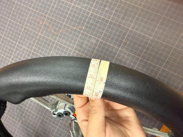 ポルシェ　７１８ケイマン　3BA-9B2NA　ハンドル張替え　ステアリングホイールサイズ変更　名古屋市緑区ハンドル張替え　大府市土日ポルシェ車検　名古屋市土日ケイマン修理　東海市土日ハンドル張替え　整備鈑金作業実績年間5800台超