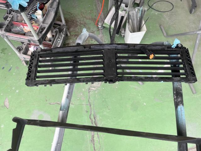 メルセデス・ベンツ　Ａクラス　A200d　フロンドバンパー修理　名古屋市輸入車樹脂溶接修理　大府市ベンツ凹み修理　東海市土日ベンツAクラス鈑金修理　名古屋市土日輸入車修理　名古屋市緑区土日ベンツ車検　整備鈑金作業実績年間5800台超