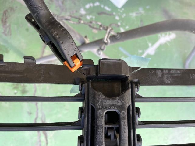 メルセデス・ベンツ　Ａクラス　A200d　フロンドバンパー修理　名古屋市輸入車樹脂溶接修理　大府市ベンツ凹み修理　東海市土日ベンツAクラス鈑金修理　名古屋市土日輸入車修理　名古屋市緑区土日ベンツ車検　整備鈑金作業実績年間5800台超