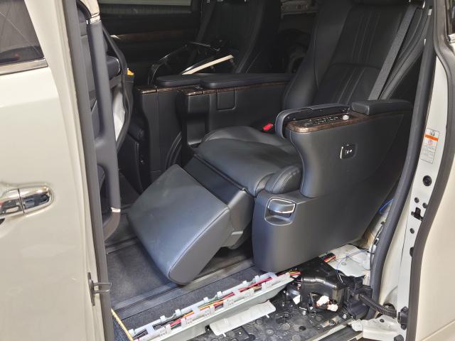 トヨタ　30アルファード　純正エグゼクティブシート取り付け