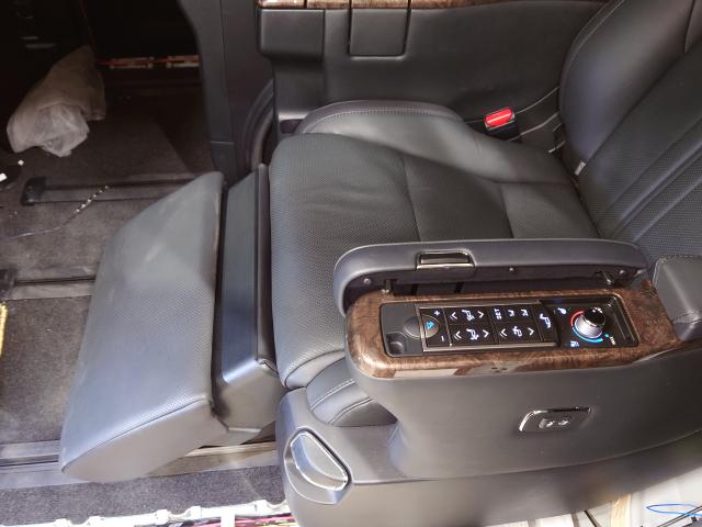 トヨタ　30アルファード　純正エグゼクティブシート取り付け