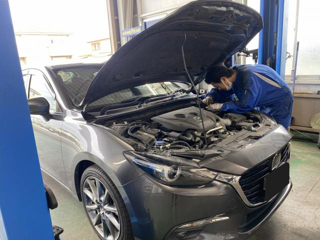 アクセラ　バッテリー交換　寒くなるとバッテリーが弱くなったりします。エンジンが、かからなくなる前に点検・交換オススメしております。