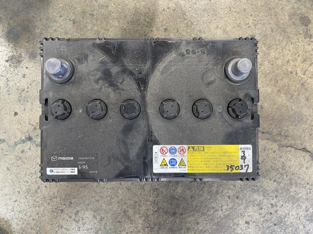 アクセラ　バッテリー交換　寒くなるとバッテリーが弱くなったりします。エンジンが、かからなくなる前に点検・交換オススメしております。