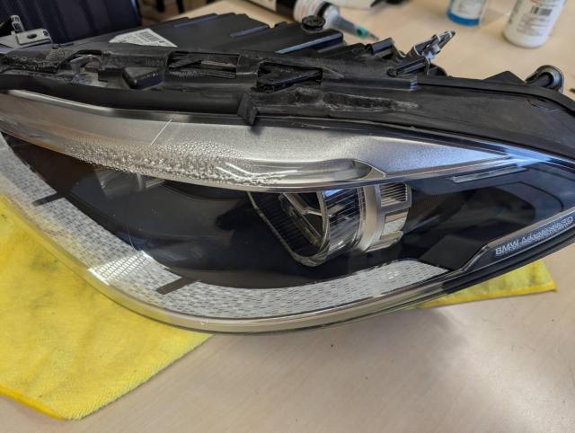 【ＢＭＷ　535i】【ヘッドライトカバーのシーリング処理】