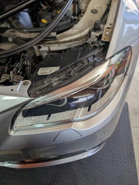 【ＢＭＷ　535i】【ヘッドライトカバーのシーリング処理】