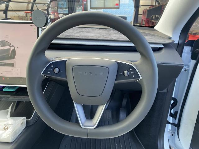 テスラ　モデルＹ　内装品取付　ステアリング交換　ヨーク型ハンドル　ヨーク　お持ち込み　持ち込み大歓迎
