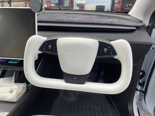 テスラ　モデルＹ　内装品取付　ステアリング交換　ヨーク型ハンドル　ヨーク　お持ち込み　持ち込み大歓迎