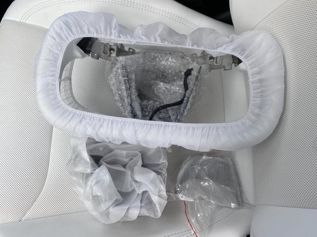 テスラ　モデルＹ　内装品取付　ステアリング交換　ヨーク型ハンドル　ヨーク　お持ち込み　持ち込み大歓迎