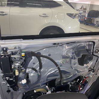 日産　セレナ　型式DAA-HFC26　
右スライドドアアクチュエーター