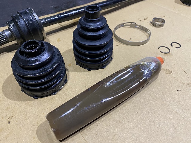 滋賀オートライフハノ　スズキ「エブリィ」(DA17)の持ち込みドライブシャフトブーツ交換（フロントアウター）