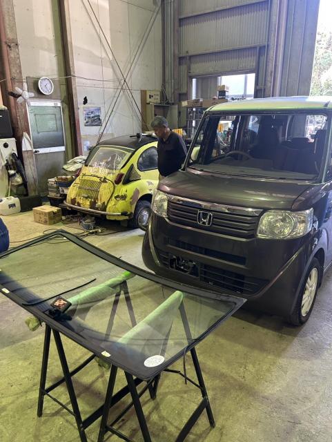 ホンダ　Ｎ－ＢＯＸ　ガラス交換　飛び石　ひび割れ　フロントガラス　交換　佐賀県　三養基郡　みやき町　みやき