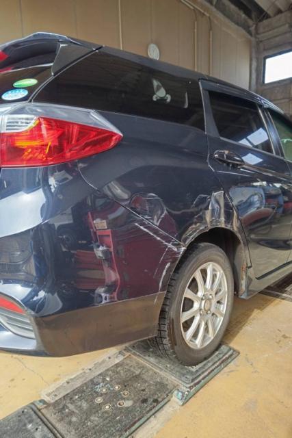 ホンダシャトル　他社交換でも　大きなへこみ板金塗装しました。「カーコン工法」採用でへこみ直します！