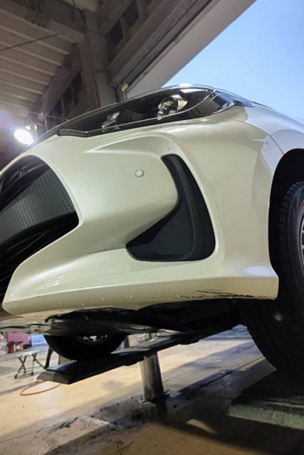 トヨタヤリス　1日で修理できます。　前のバンパーキズ・へこみ直し　カーコンビニ俱楽部 アイビーオート