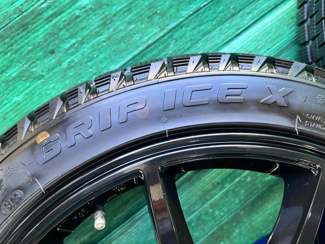 ＭＩＮＩ　ＭＩＮＩ　パーツ情報
ミニ3ドア、5ドアに装着できる17インチ溝たっぷりスタッドレスセット入庫です！
Swindon　17インチ　ジョンクーパーワークス対応！