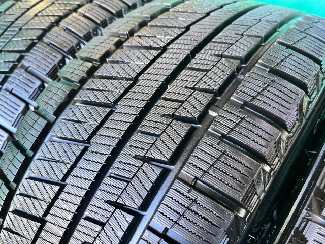 ＭＩＮＩ　ＭＩＮＩ　パーツ情報
ミニ3ドア、5ドアに装着できる17インチ溝たっぷりスタッドレスセット入庫です！
Swindon　17インチ　ジョンクーパーワークス対応！