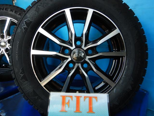 トヨタ　ノア　パーツ情報
ノア、VOXY、エスクァイアに装着できる新品スタッドレス付15インチセット入庫です！
SR　15インチ　ネクセン新品スタッドレス付！