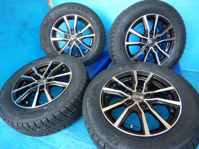 トヨタ　ノア　パーツ情報
ノア、VOXY、エスクァイアに装着できる新品スタッドレス付15インチセット入庫です！
SR　15インチ　ネクセン新品スタッドレス付！