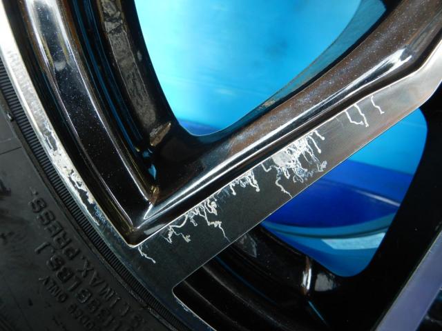 トヨタ　ノア　パーツ情報
ノア、VOXY、エスクァイアに装着できる新品スタッドレス付15インチセット入庫です！
SR　15インチ　ネクセン新品スタッドレス付！