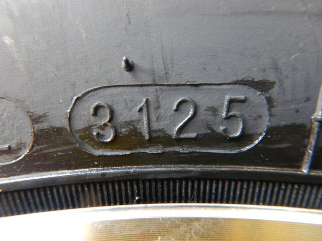 トヨタ　ノア　パーツ情報
ノア、VOXY、エスクァイアに装着できる新品スタッドレス付15インチセット入庫です！
SR　15インチ　ネクセン新品スタッドレス付！