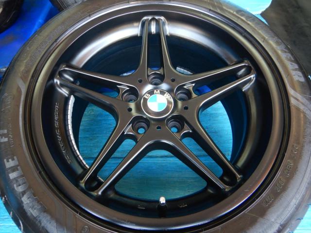 ＢＭＷ　３シリーズ　パーツ情報
BMW3シリーズ、4シリーズ、X1に装着できる17インチセット入庫です！
レーシングダイナRD3　17インチ　BMW承認ランフラットタイヤ付！