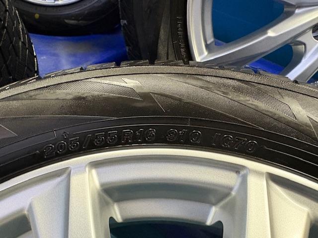 トヨタ　プリウス　パーツ情報
プリウス、ウィッシュ、86、カローラなどに装着できる16インチスタッドレスセット入庫です！
JOKER　16インチ　ヨコハマスタッドレス付！