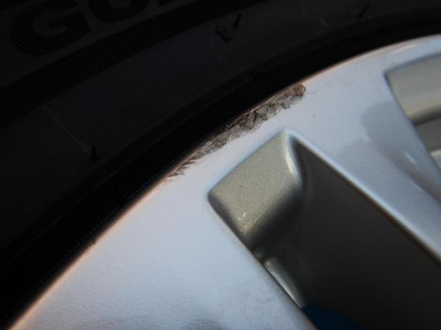 ＢＭＷ　５シリーズ　パーツ情報
BMW5シリーズ、6シリーズに装着できる新品スタッドレス付18インチ純正入庫です！
BMW純正ダブルスポーク613M　18インチ　新品スタッドレス付！