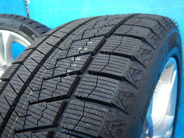 ＢＭＷ　５シリーズ　パーツ情報
BMW5シリーズ、6シリーズに装着できる新品スタッドレス付18インチ純正入庫です！
BMW純正ダブルスポーク613M　18インチ　新品スタッドレス付！