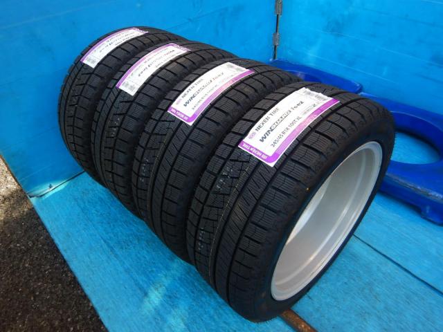 ＢＭＷ　５シリーズ　パーツ情報
BMW5シリーズ、6シリーズに装着できる新品スタッドレス付18インチ純正入庫です！
BMW純正ダブルスポーク613M　18インチ　新品スタッドレス付！