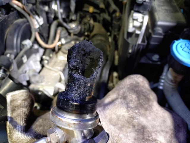 ＭＩＮＩ　吸排気系修理・整備　インテーク清掃　EGRバルブ交換　DPFクリーニング　エンジンマウント交換　法定点検　輸入車　欧州車　カスタム　修理　車検　R60　クーパーD　ディーゼル　煤　ハイエース　マツダ