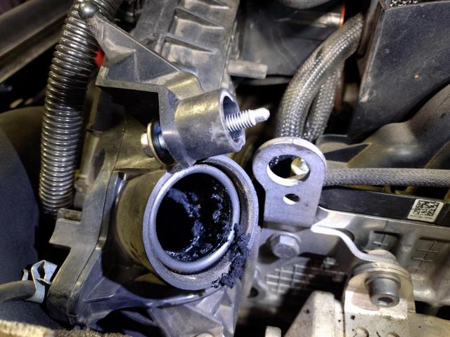 ＭＩＮＩ　吸排気系修理・整備　インテーク清掃　EGRバルブ交換　DPFクリーニング　エンジンマウント交換　法定点検　輸入車　欧州車　カスタム　修理　車検　R60　クーパーD　ディーゼル　煤　ハイエース　マツダ