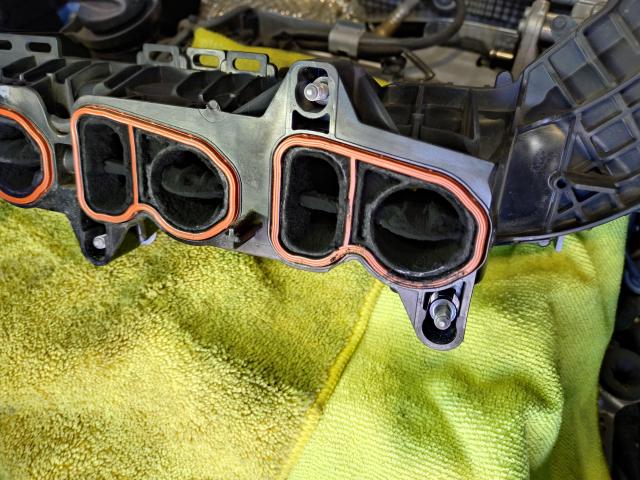 ＭＩＮＩ　吸排気系修理・整備　インテーク清掃　EGRバルブ交換　DPFクリーニング　エンジンマウント交換　法定点検　輸入車　欧州車　カスタム　修理　車検　R60　クーパーD　ディーゼル　煤　ハイエース　マツダ