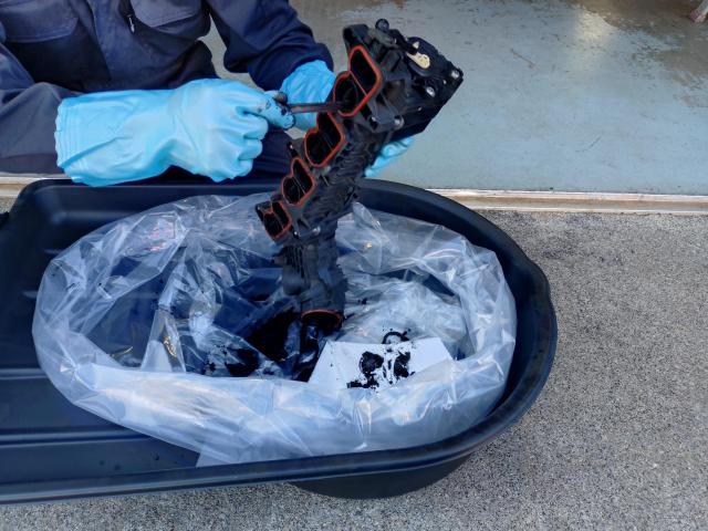 ＭＩＮＩ　吸排気系修理・整備　インテーク清掃　EGRバルブ交換　DPFクリーニング　エンジンマウント交換　法定点検　輸入車　欧州車　カスタム　修理　車検　R60　クーパーD　ディーゼル　煤　ハイエース　マツダ