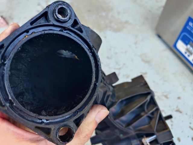 ＭＩＮＩ　吸排気系修理・整備　インテーク清掃　EGRバルブ交換　DPFクリーニング　エンジンマウント交換　法定点検　輸入車　欧州車　カスタム　修理　車検　R60　クーパーD　ディーゼル　煤　ハイエース　マツダ