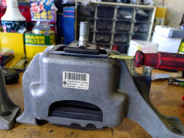 ＭＩＮＩ　吸排気系修理・整備　インテーク清掃　EGRバルブ交換　DPFクリーニング　エンジンマウント交換　法定点検　輸入車　欧州車　カスタム　修理　車検　R60　クーパーD　ディーゼル　煤　ハイエース　マツダ