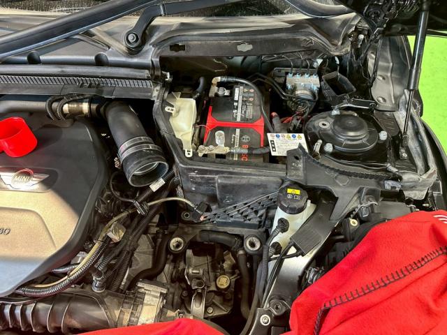 ミニ ＪＣＷ│バッテリー交換作業【世田谷区】東京都世田谷区のジェミーズ株式会社　渋谷区　目黒区　港区　品川区　横浜市　新規のお客様大歓迎　代車　レッカー