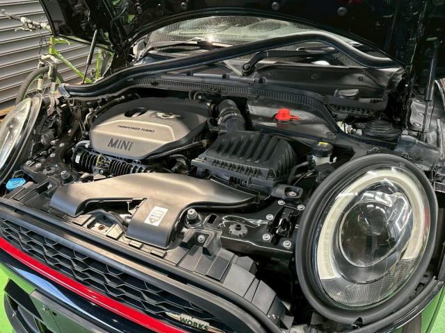 ミニ ＪＣＷ│バッテリー交換作業【世田谷区】東京都世田谷区のジェミーズ株式会社　渋谷区　目黒区　港区　品川区　横浜市　新規のお客様大歓迎　代車　レッカー