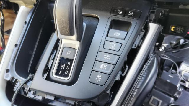 【オートブレーキホールドキット】株式会社クローバー　横浜市磯子区　トヨタ車オートブレーキホールド　90ヴォクシー　90ノア　クラウン　ロッキー　ヤリス　カローラ　ライズ　ランドクルーザー　アルファード　ヴェルファイア